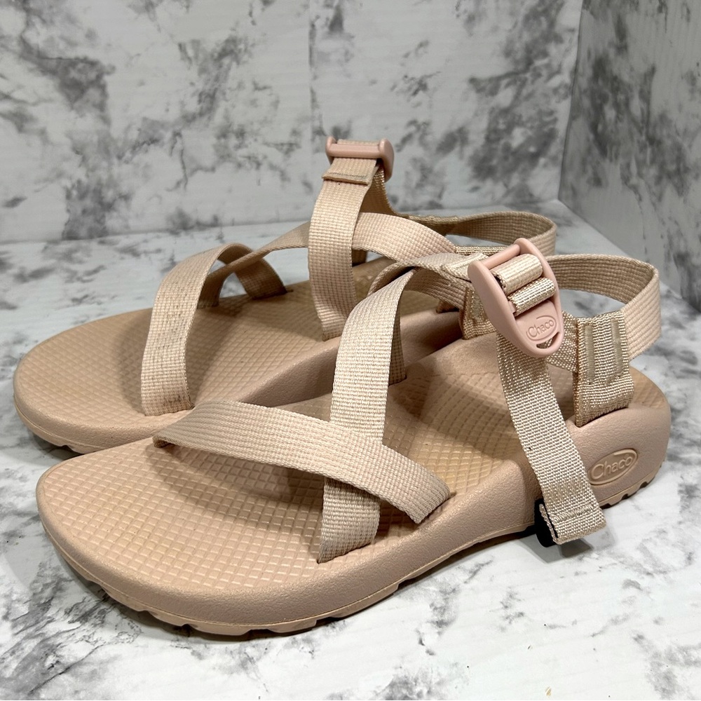 Women’s Chacos Size 7